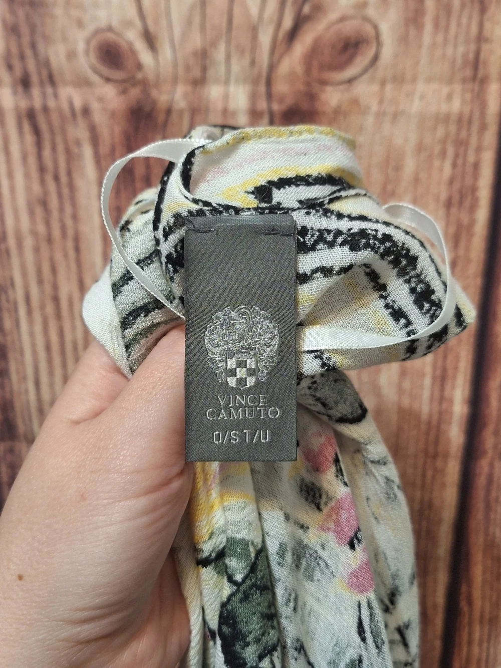Vince Camuto Floral Palm Print Tassel Shawl One Size!